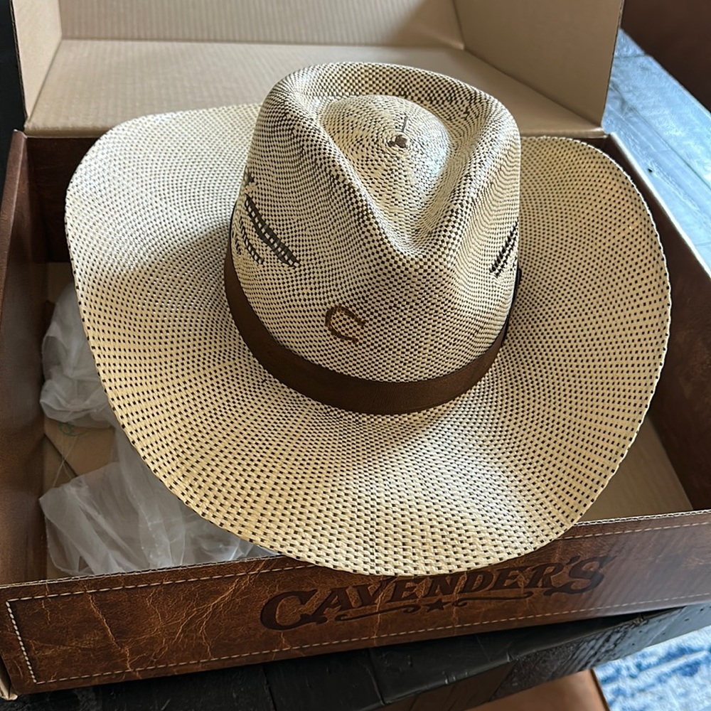 Charlie 1 Horse western hat. Like new. Size L.